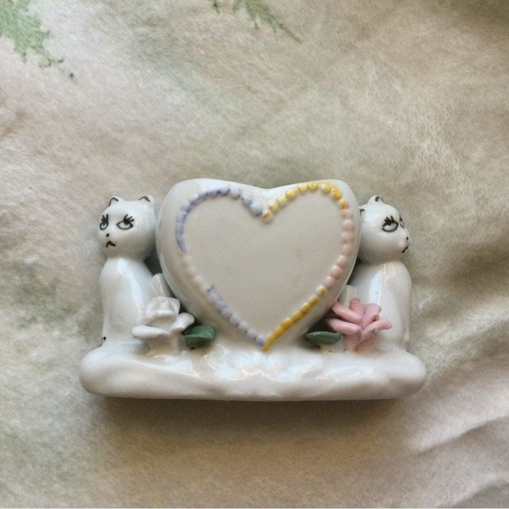 Vintage Heart-Shaped Ceramic Figurine with Cats